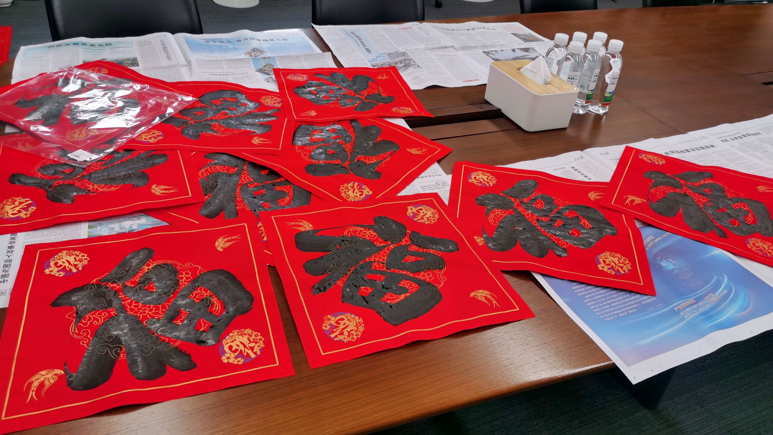 墨香添年味 春联送祝福丨黑料
本部工会开展“送万福 进万家”活动