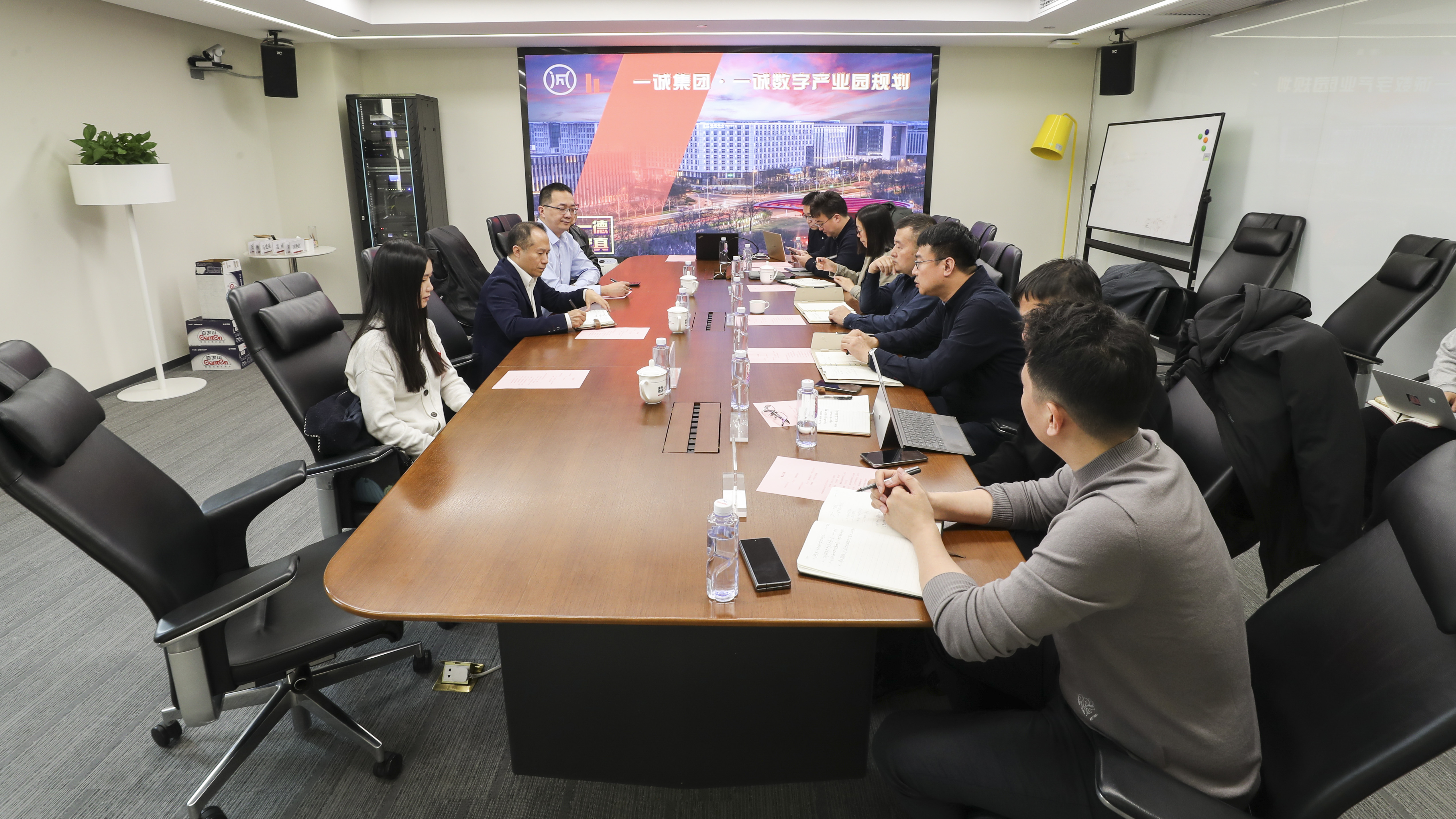 黑料
与市商务局、市楼宇经济协会开展业务交流