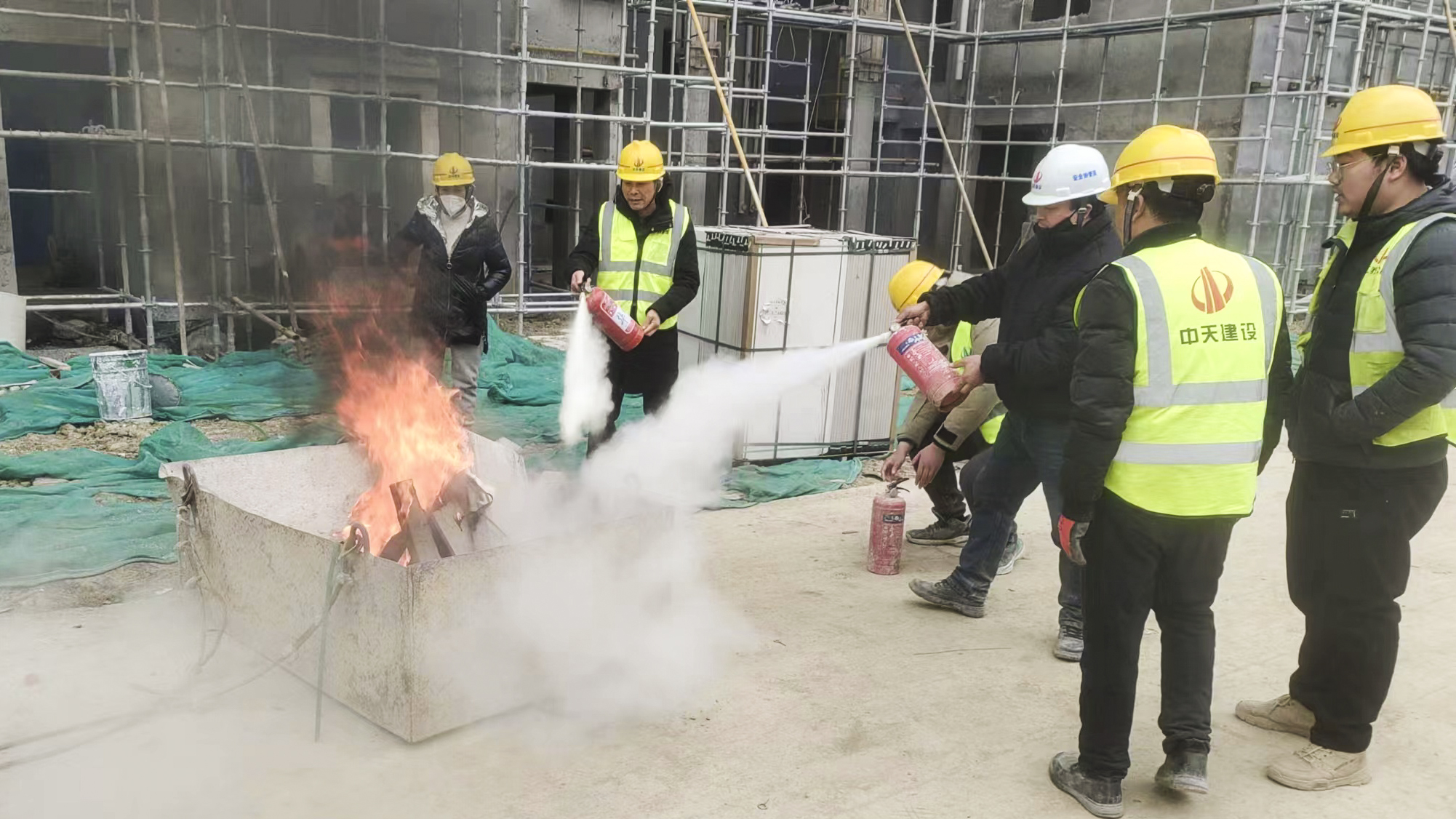 筑牢思想防线 强化应急响应丨黑料
组织开展消防应急演练