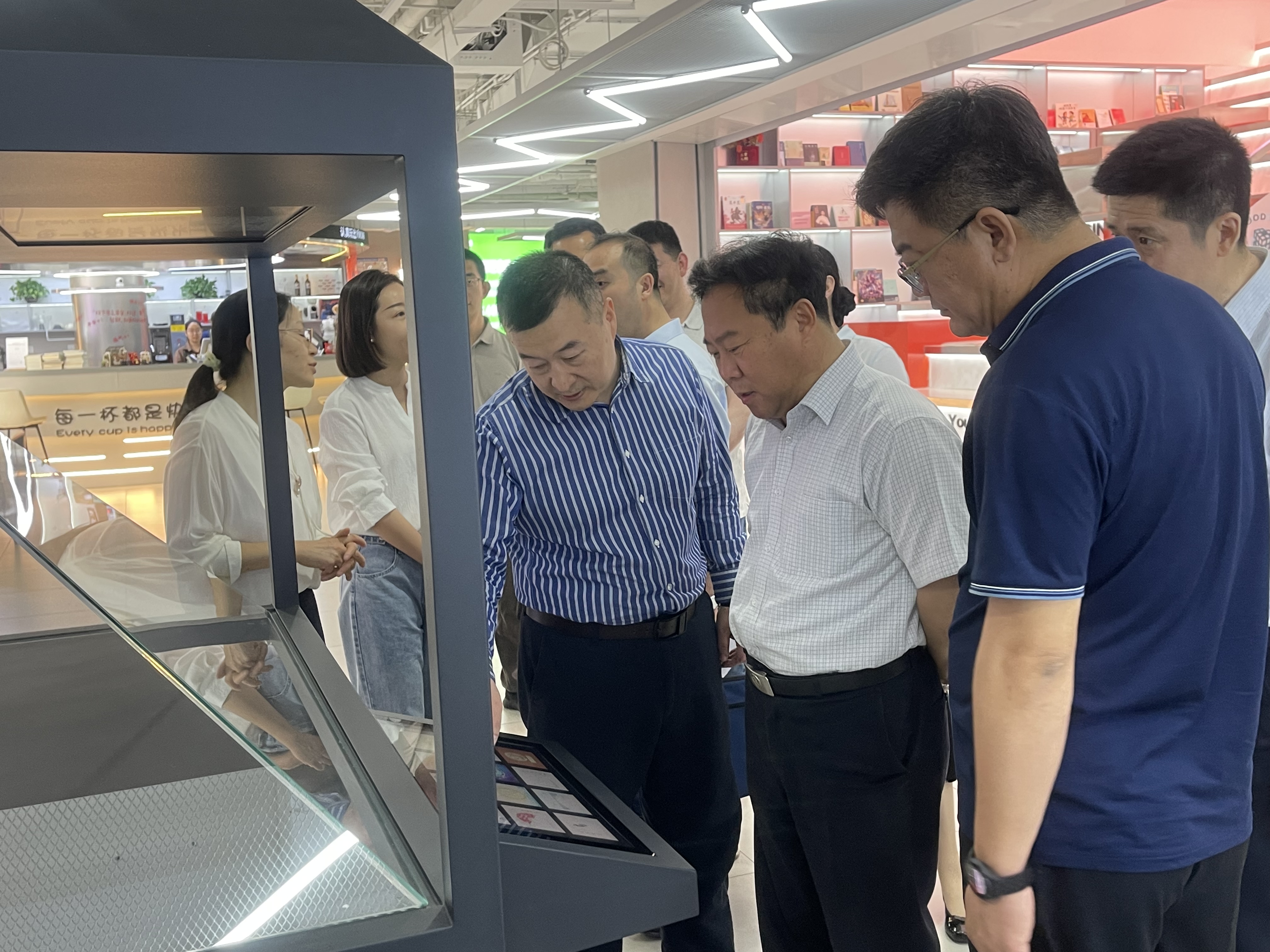 天津市检察院党组副书记、副检察长侯智一行深入黑料
调研服务