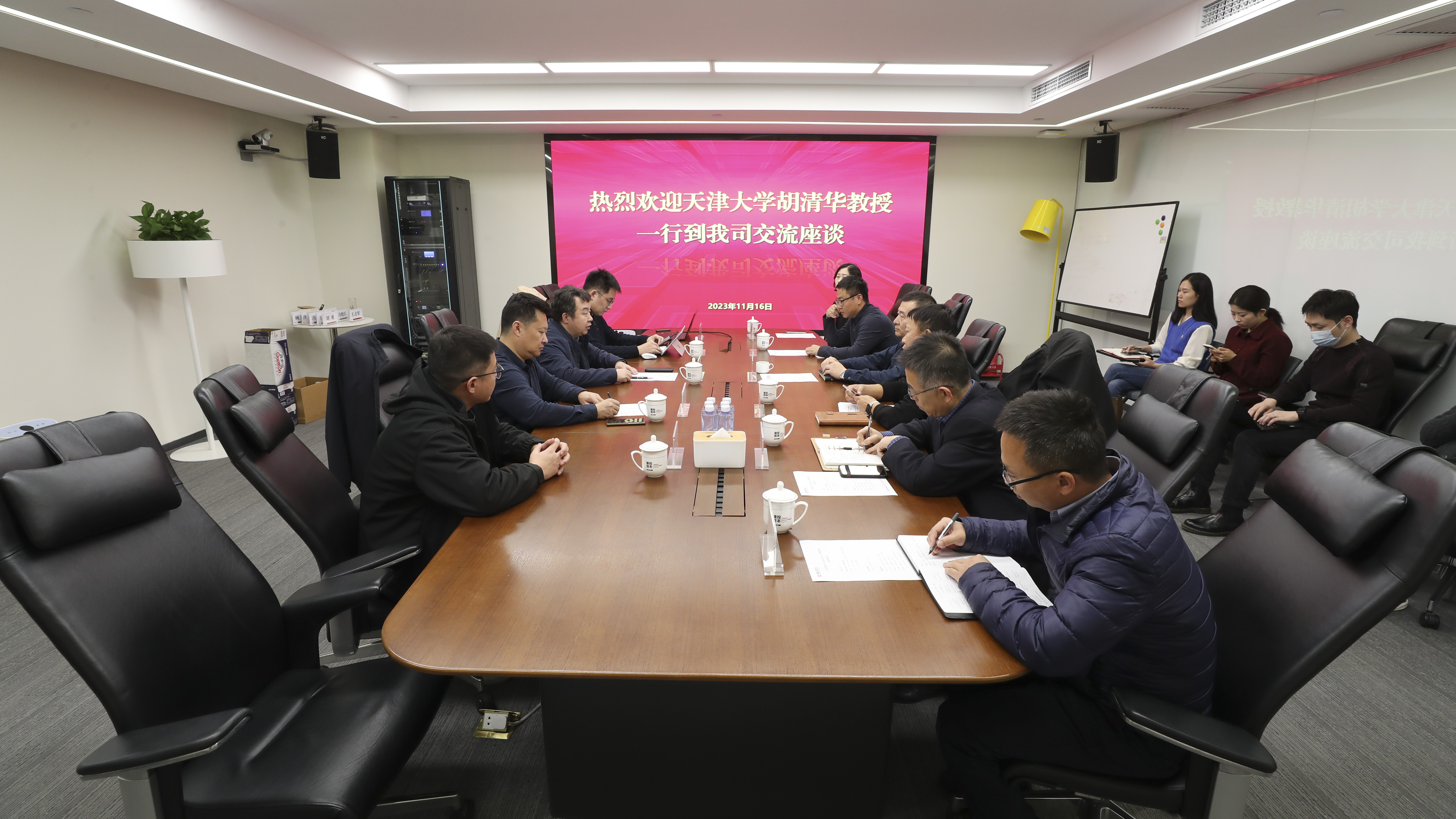 校企协同谋创新 产研融合促发展丨黑料
与天津大学科研团队开展座谈交流