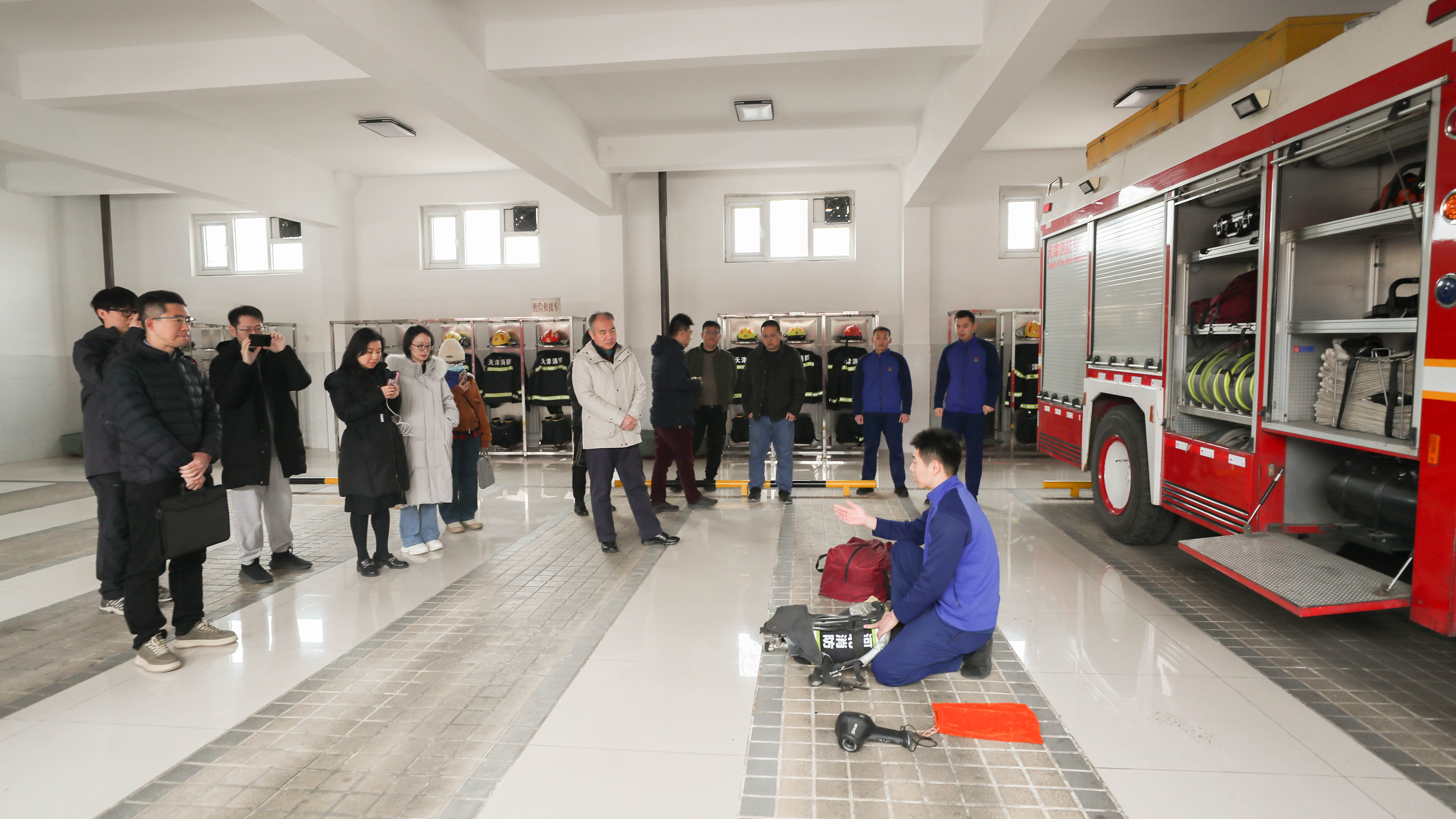 走进消防 共筑安全 | 黑料
组织参观河北区建昌道消防救援站